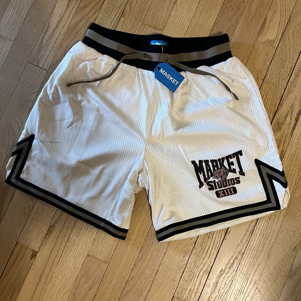 MARKET STUDIOS GAME SHORTS White and Black